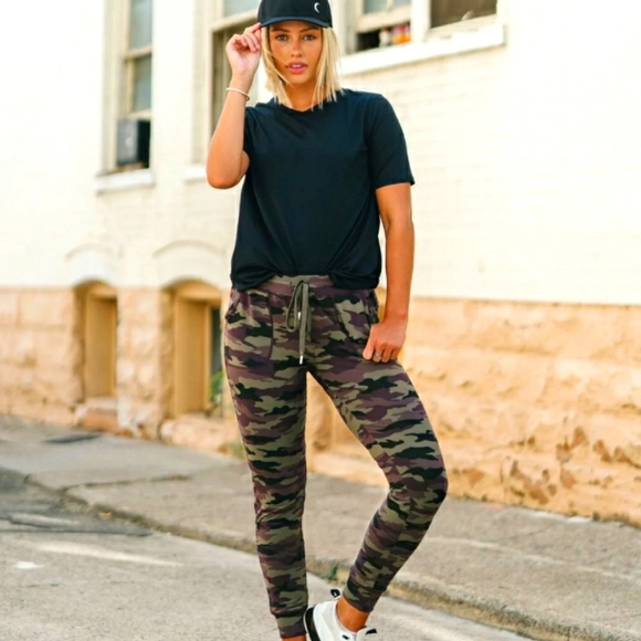 Zyia Purple Camo Unwind Joggers L Nwt 